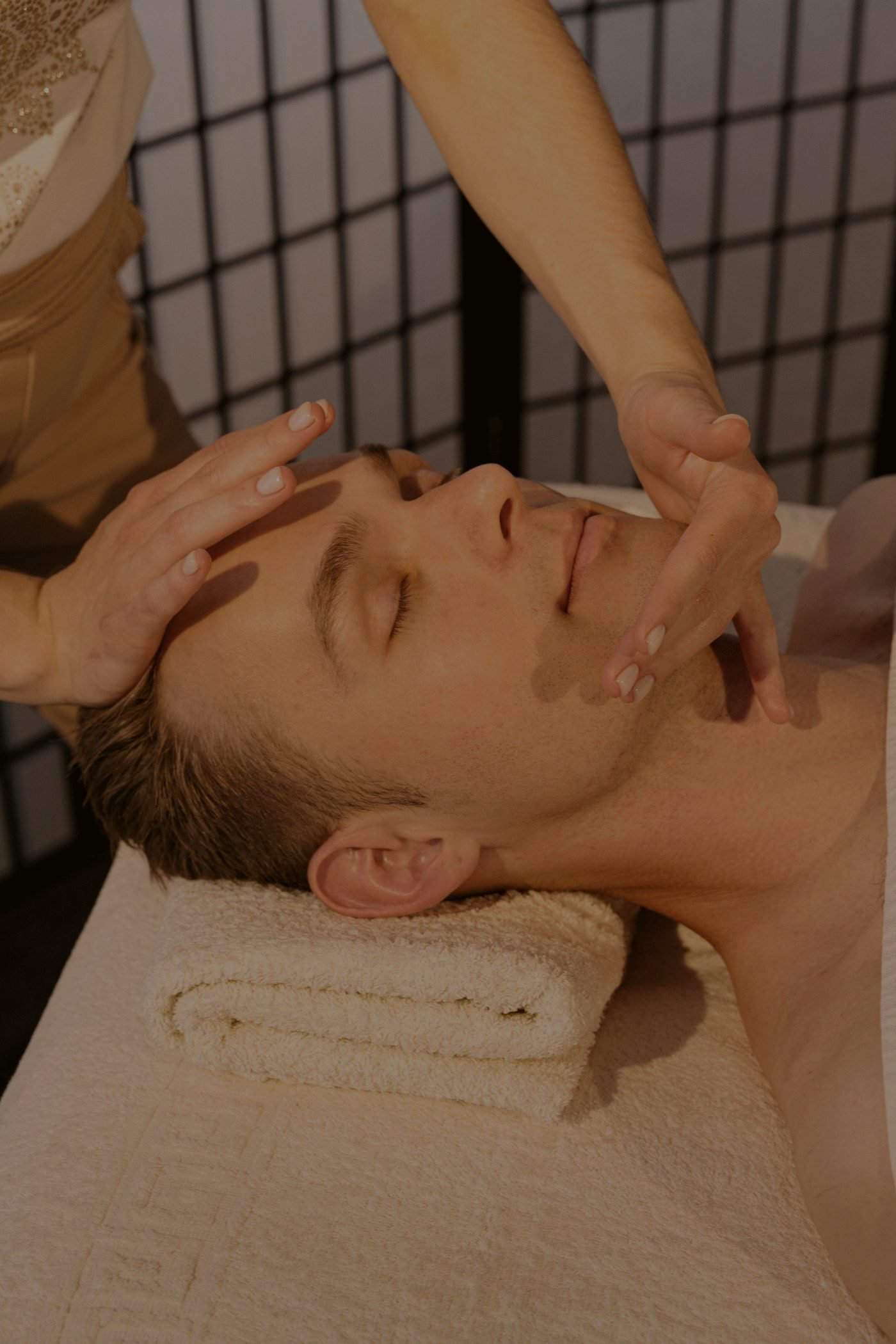 Head, face and neck massage for men in Benidorm
